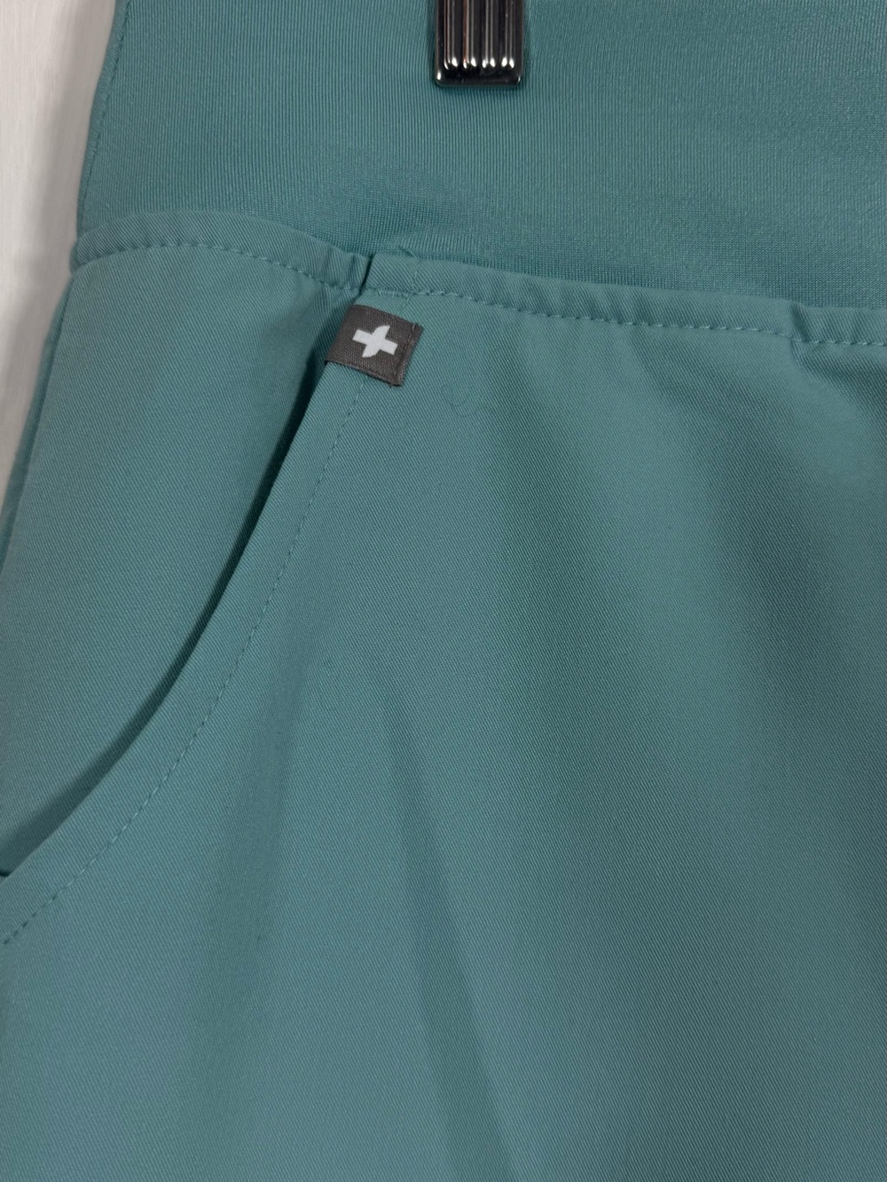 Figs Zamora Women’s Teal Jogger Scrubs with Utility Pocket - Picture 5 of 15